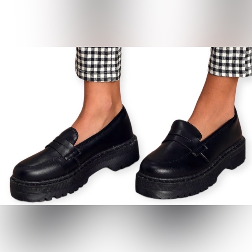 SINCERELY JULES Rocker Black Vegan Leather 90s Y2K Loafers Chunky Lug Sole 9.5